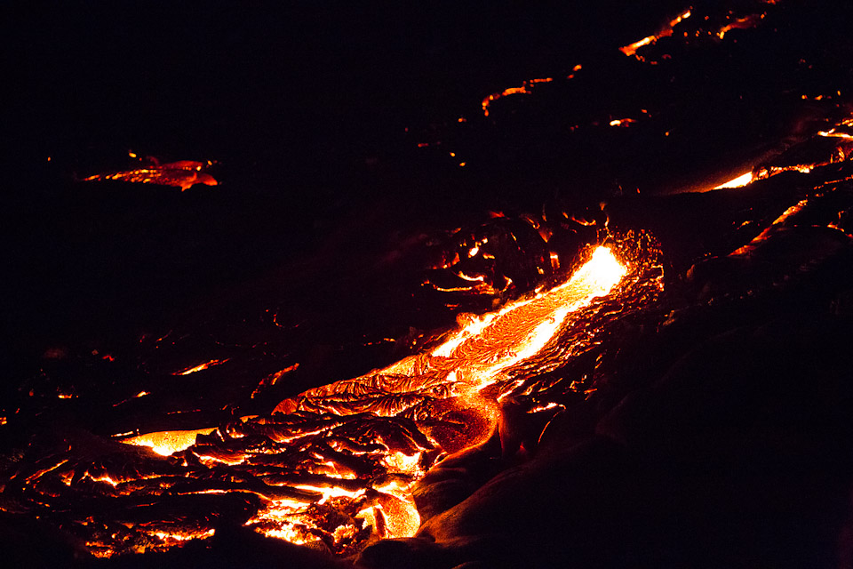 3L9A0620.jpg Coulee de lave de nuit - Copyright : See Otherwise 2012 - 2025