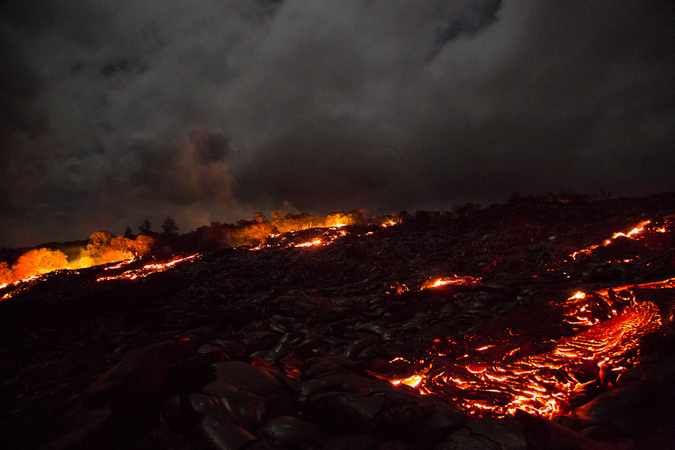 3L9A0630.jpg Coulee de lave de nuit - Copyright : See Otherwise 2012 - 2025
