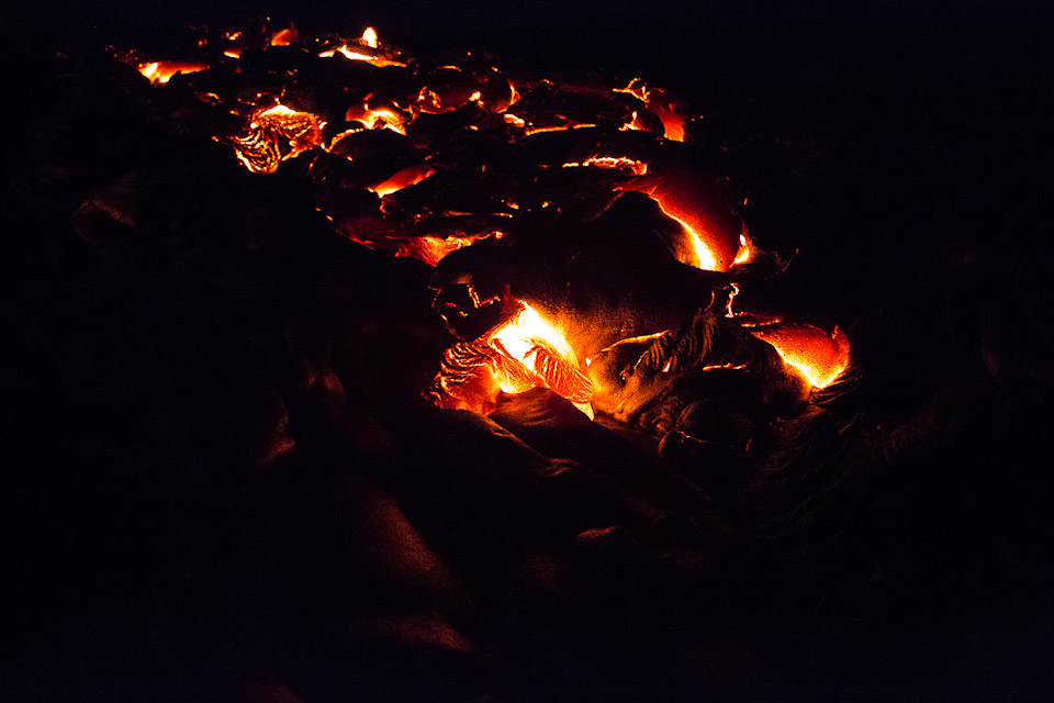 3L9A0685.jpg Coulee de lave de nuit - Copyright : See Otherwise 2012 - 2025