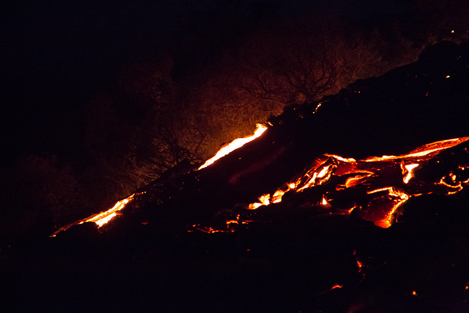 3L9A0698.jpg Coulee de lave de nuit - Copyright : See Otherwise 2012 - 2025
