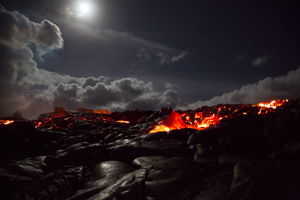 3L9A0731.jpg Coulee de lave de nuit - Copyright : See Otherwise 2012 - 2025