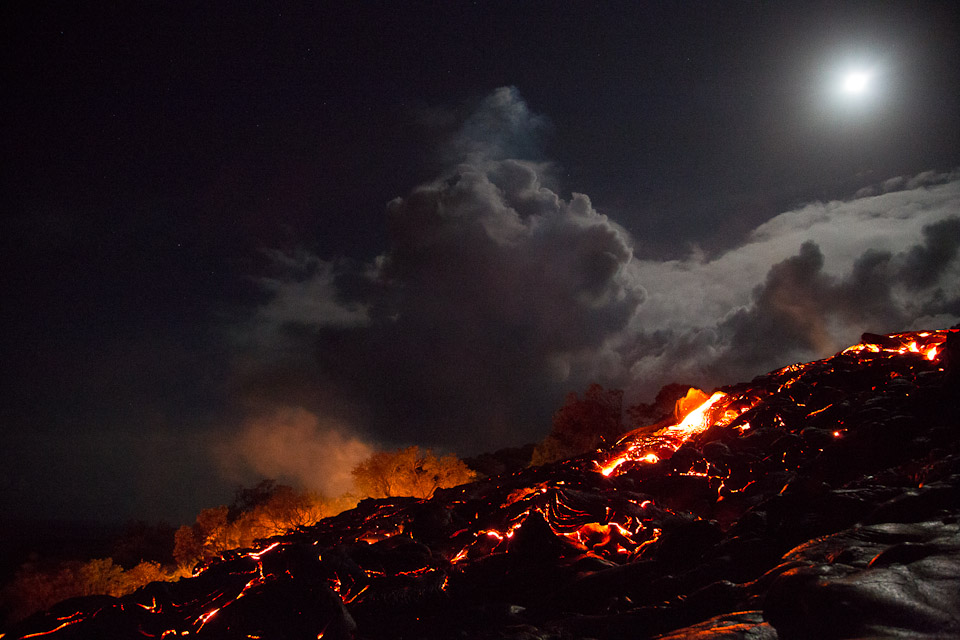 3L9A0758.jpg Coulee de lave de nuit - Copyright : See Otherwise 2012 - 2025