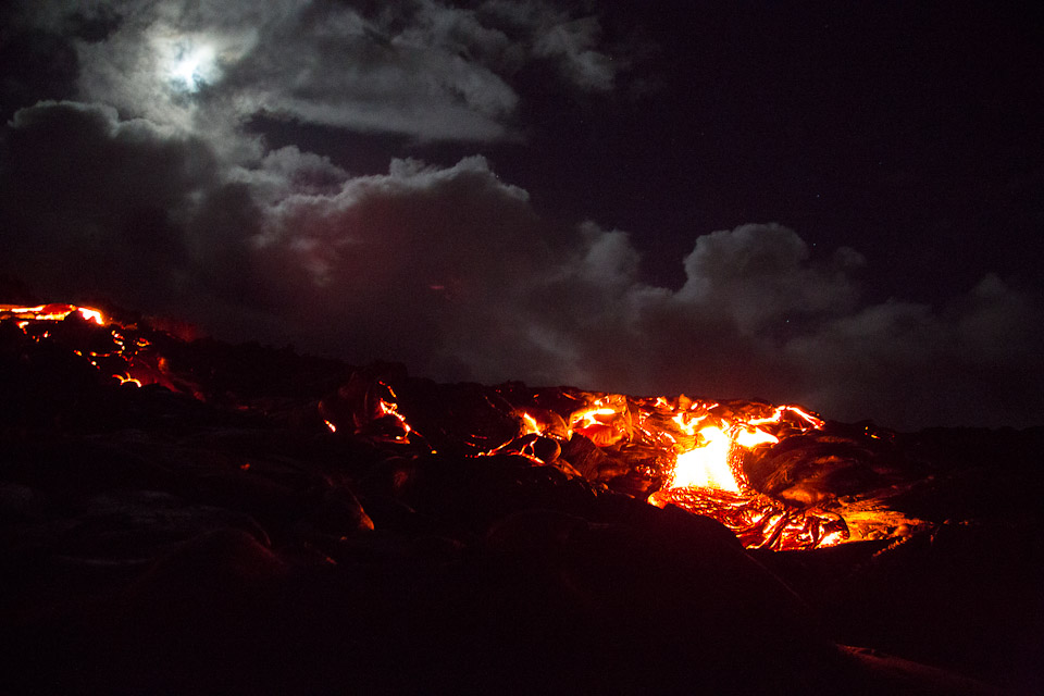 3L9A0759.jpg Coulee de lave de nuit - Copyright : See Otherwise 2012 - 2025