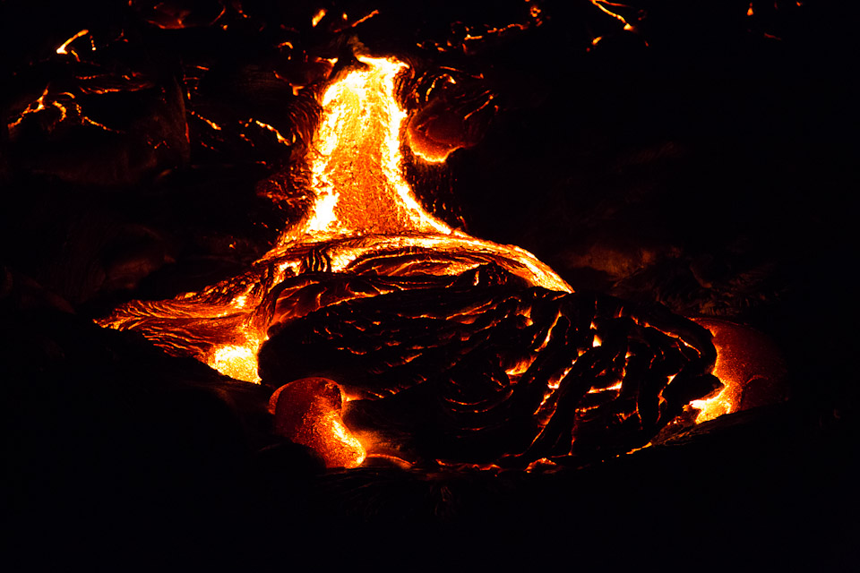 3L9A0769.jpg Coulee de lave de nuit - Copyright : See Otherwise 2012 - 2025